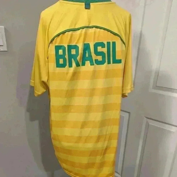 Brazil  football jersey - Picture 2 of 3
